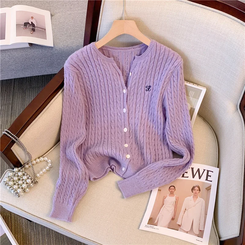 New Cashmere Knitted Sweater Women Twist Stripe Slim V-neck Long Sleeve Letter Embroidery Cardigan Coat Autumn Tops Female
New Cashmere Knitted Sweater Women Twist Stripe Slim V-neck Long Sleeve Letter Embroidery Cardigan Coat Autumn Tops Female
