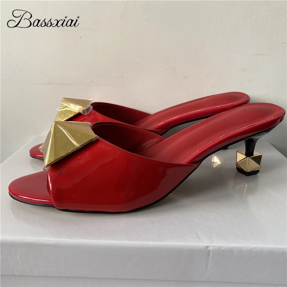 Big Rivet Buckle Decor Sandals Women 2024 Genuine Leather Sexy Kitten Heel Slingbacks Outwear Mules Summer
Big Rivet Buckle Decor Sandals Women 2024 Genuine Leather Sexy Kitten Heel Slingbacks Outwear Mules Summer