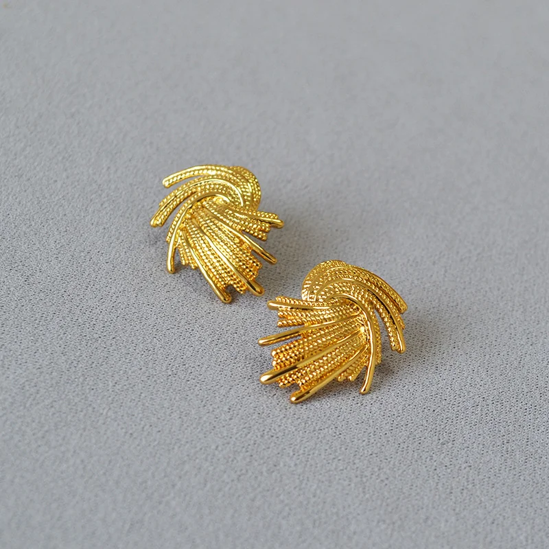 Small personality Fried Dough Twists woven fireworks shape brass gold-plated 925 silver needle earrings
Small personality Fried Dough Twists woven fireworks shape brass gold-plated 925 silver needle earrings