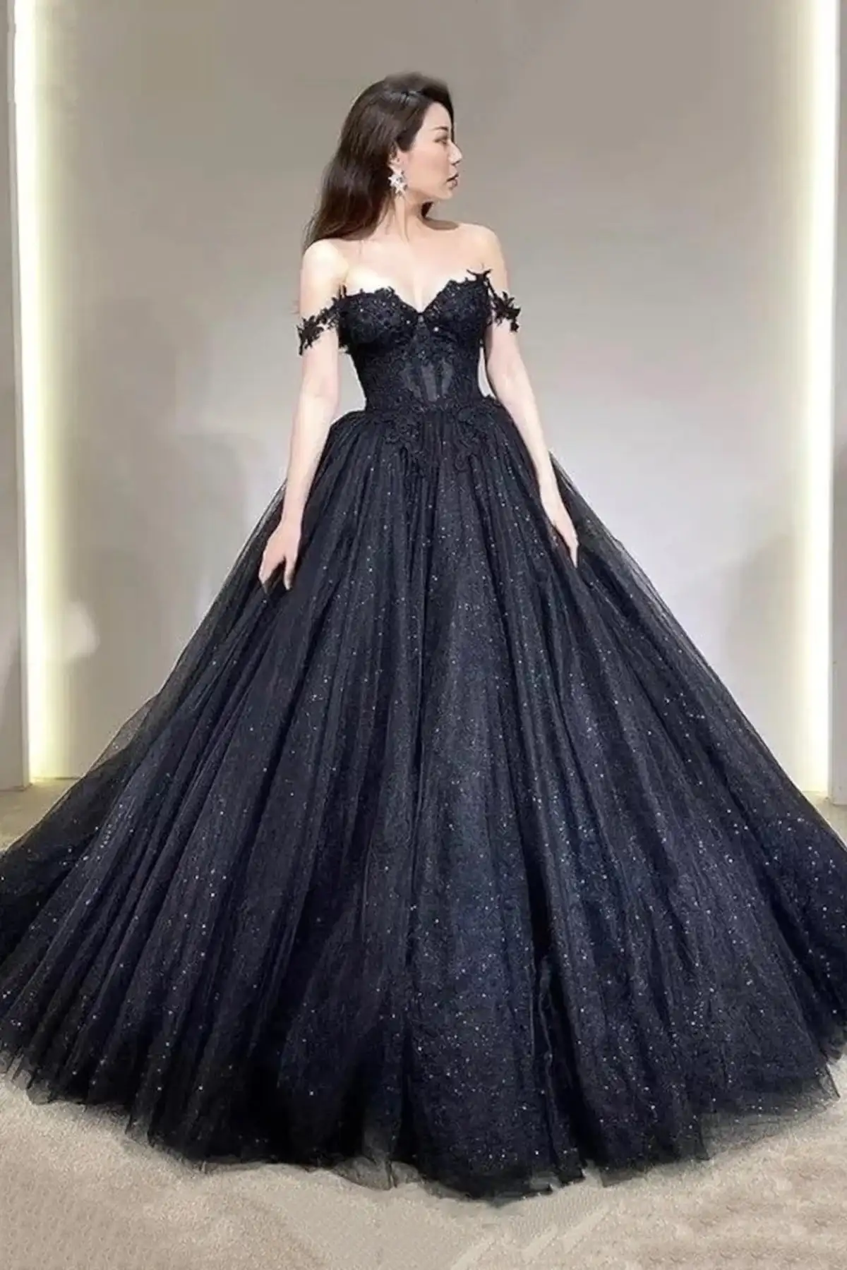 

Black Evening Dresses Sparkly Tulle Bling Ball Gown Lace Applique Off Shoulder Sweetheart Long V Neck Prom Gowns Formal Party