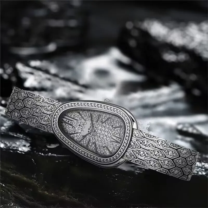 

Snake Shaped Women's Watch Filled With Diamonds, Fashionable And Versatile, Irregular Dial, Party Decoration, Girl Gift Clock