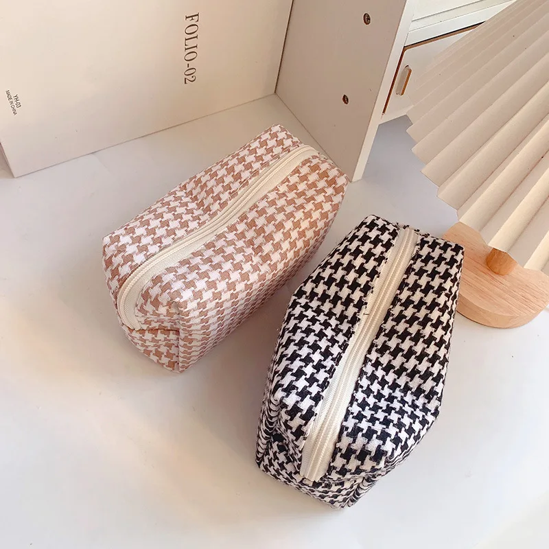 Large Capacity Women's Cosmetic Bags Cases Casual Ladies Small Storage Bag with Zipper Female Travel Clutch Bag Small Handbags
Large Capacity Women's Cosmetic Bags Cases Casual Ladies Small Storage Bag with Zipper Female Travel Clutch Bag Small Handbags