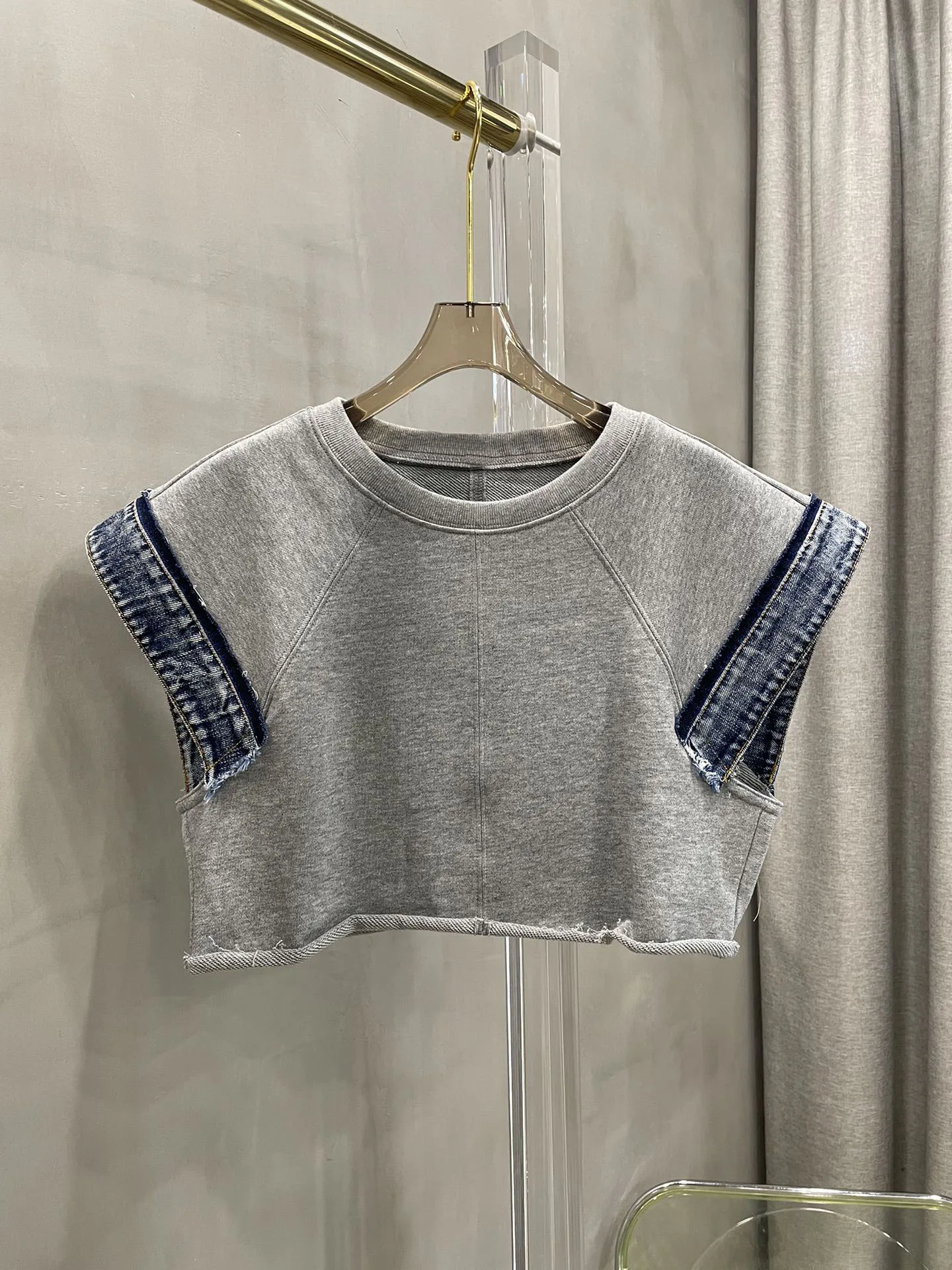 Sweater denim patchwork sleeveless top casual fashion 2023 summer new style 0319
Sweater denim patchwork sleeveless top casual fashion 2023 summer new style 0319