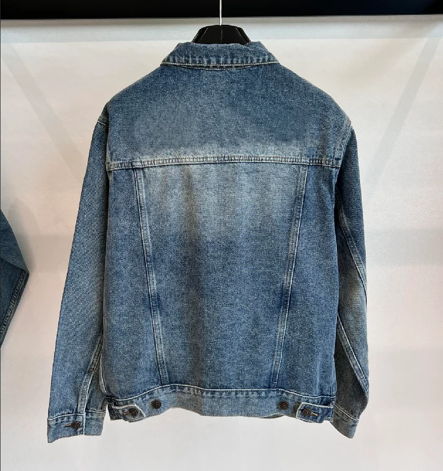 2024 Autumn Men And Wonen Top With The Same Denim Coat y2k Loose Handsome Wearsimple Jacket On The Clothing Trend
2024 Autumn Men And Wonen Top With The Same Denim Coat y2k Loose Handsome Wearsimple Jacket On The Clothing Trend