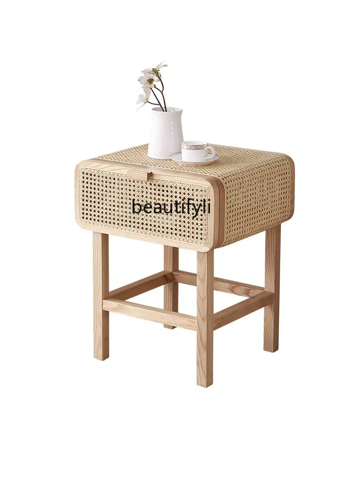Прикроватный столик из твердой древесины ротанга в скандинавском стиле простой современный маленький шкаф B & B в стиле ретро
Прикроватный столик из твердой древесины ротанга в скандинавском стиле простой современный маленький шкаф B & B в стиле ретро