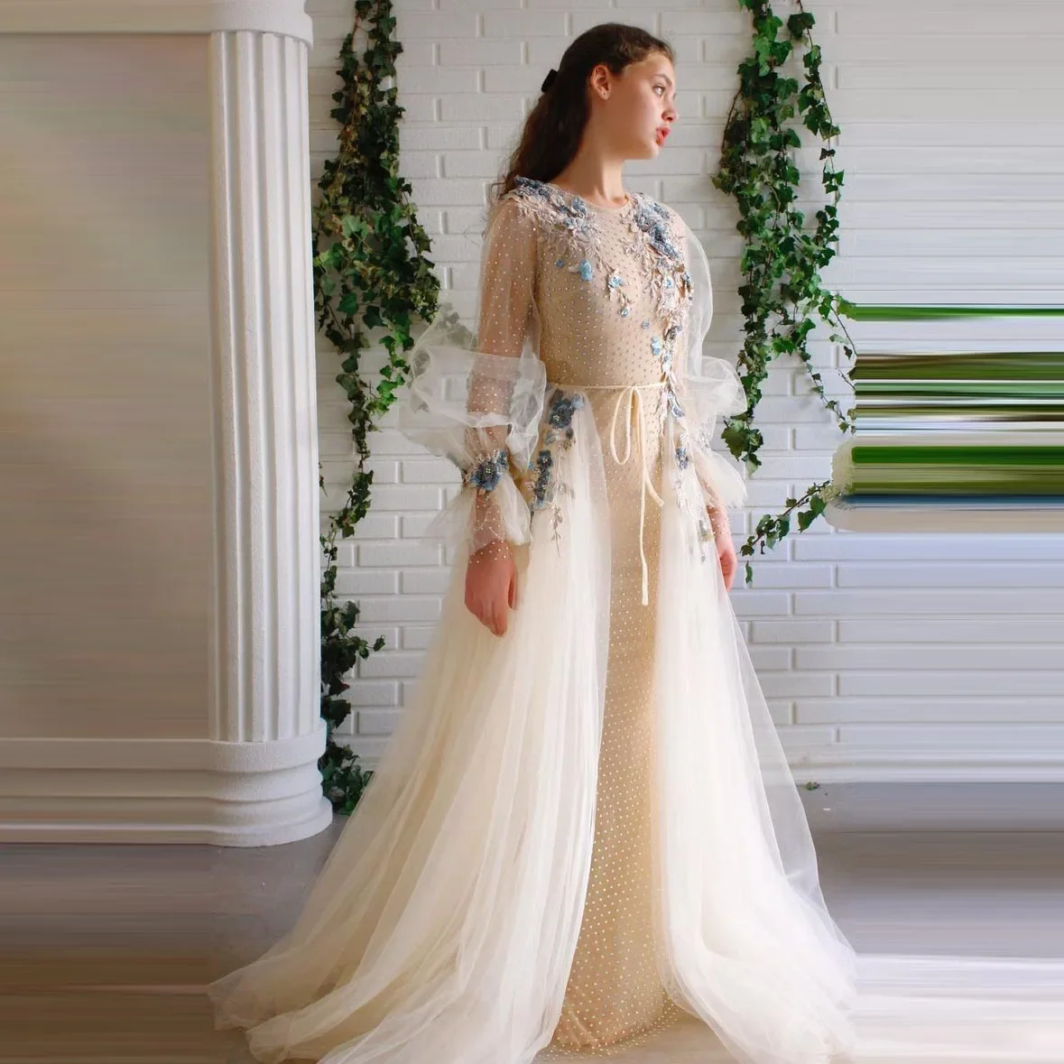 Elegant O-neck Tulle Wave See-Through Point Bubble Sleeves Applique Floral Long Train Evening Dress
Elegant O-neck Tulle Wave See-Through Point Bubble Sleeves Applique Floral Long Train Evening Dress