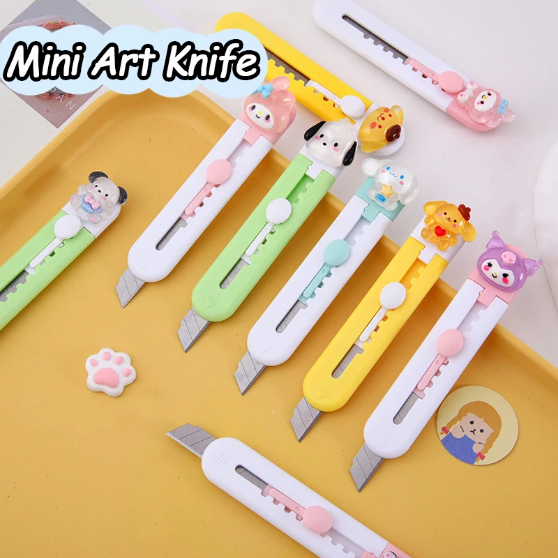 Нож художественный Sanrio 20 шт., многоразовый резец Kuromi Melody Pachacco Express, в коробке, для бумаги, крафтовой упаковки, канцелярские принадлежности
Нож художественный Sanrio 20 шт., многоразовый резец Kuromi Melody Pachacco Express, в коробке, для бумаги, крафтовой упаковки, канцелярские принадлежности