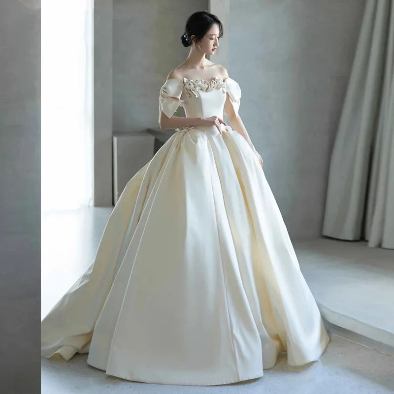 Charming Ball Gown Wedding Dress Bow Shaped Sleeves Handmade Flower Decorated Strapless Bridal Dress Elegant Wedding Gown SWD276
Charming Ball Gown Wedding Dress Bow Shaped Sleeves Handmade Flower Decorated Strapless Bridal Dress Elegant Wedding Gown SWD276