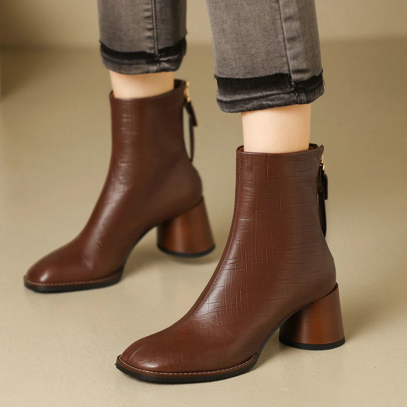 2024 Women Ankle Boots Thick High Heels Square Toe Shoes Woman Zipper Elegant Genuine Leather Autumn Winter Size 34-40
2024 Women Ankle Boots Thick High Heels Square Toe Shoes Woman Zipper Elegant Genuine Leather Autumn Winter Size 34-40