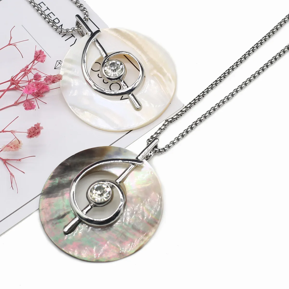 Natural Shells Necklace Pendant Round Shape Mother of pearl Exquisite Charm Women Necklace accessory Girls Wedding Party Jewelry
Natural Shells Necklace Pendant Round Shape Mother of pearl Exquisite Charm Women Necklace accessory Girls Wedding Party Jewelry