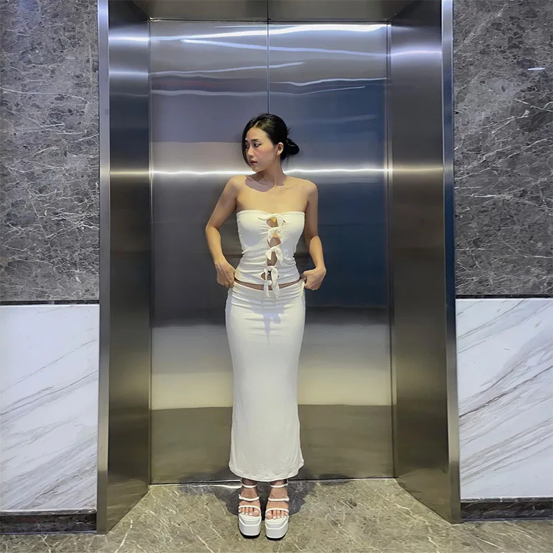 European and American Women's New Spring and Summer Breast-wrapped Open Back Strapping Hollowed-out Buttocks Long Skirt Dresses
European and American Women's New Spring and Summer Breast-wrapped Open Back Strapping Hollowed-out Buttocks Long Skirt Dresses