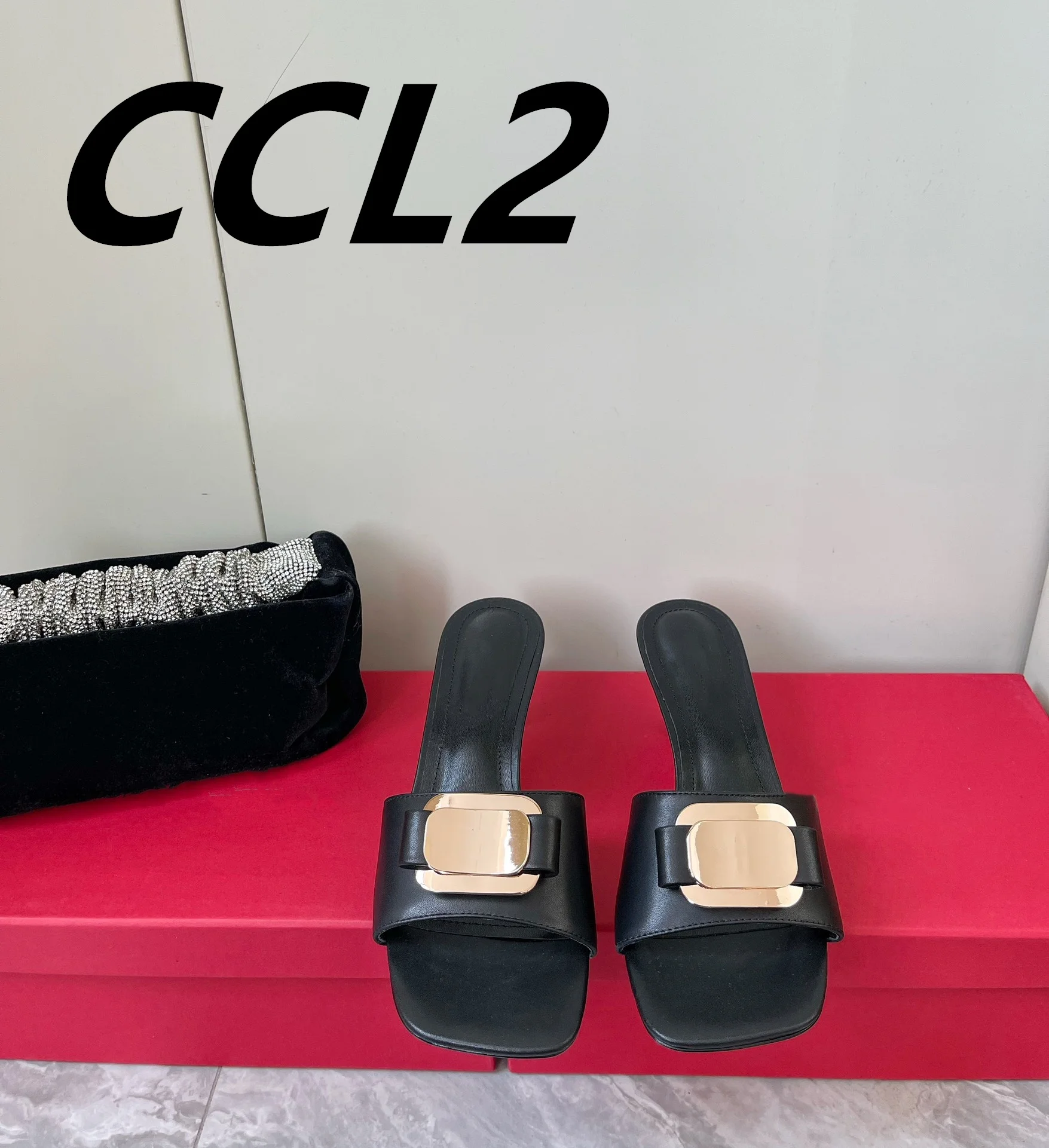 

24 years spring and summer fashion small sandals, cowhide upper, sheepskin footbed, leather outsole, size35-42