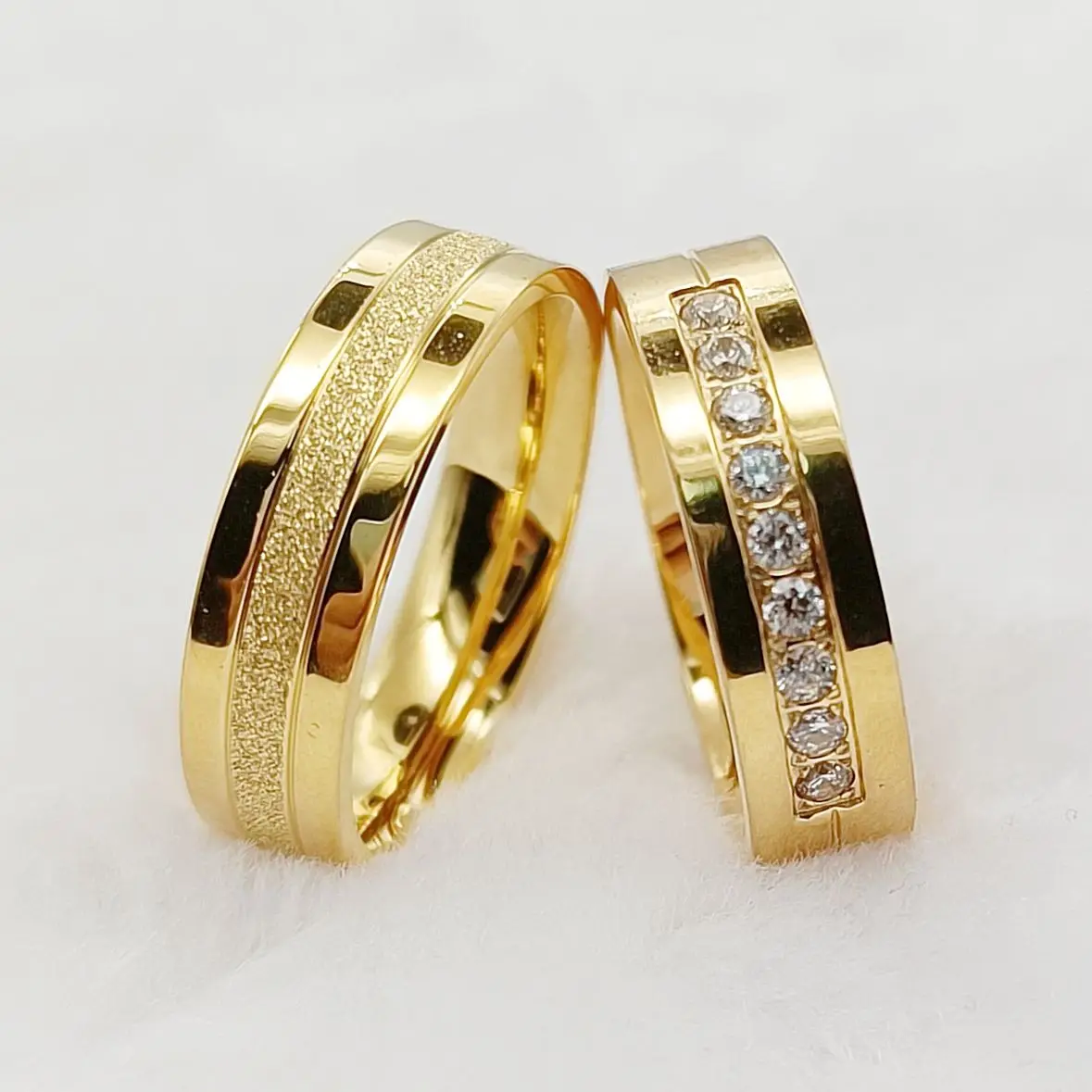 Wedding Rings For Men And Women Designer Jewelry 18k Gold Plated Frosted Emery Lover's Couples Ring bijoux bague homme femme
Wedding Rings For Men And Women Designer Jewelry 18k Gold Plated Frosted Emery Lover's Couples Ring bijoux bague homme femme