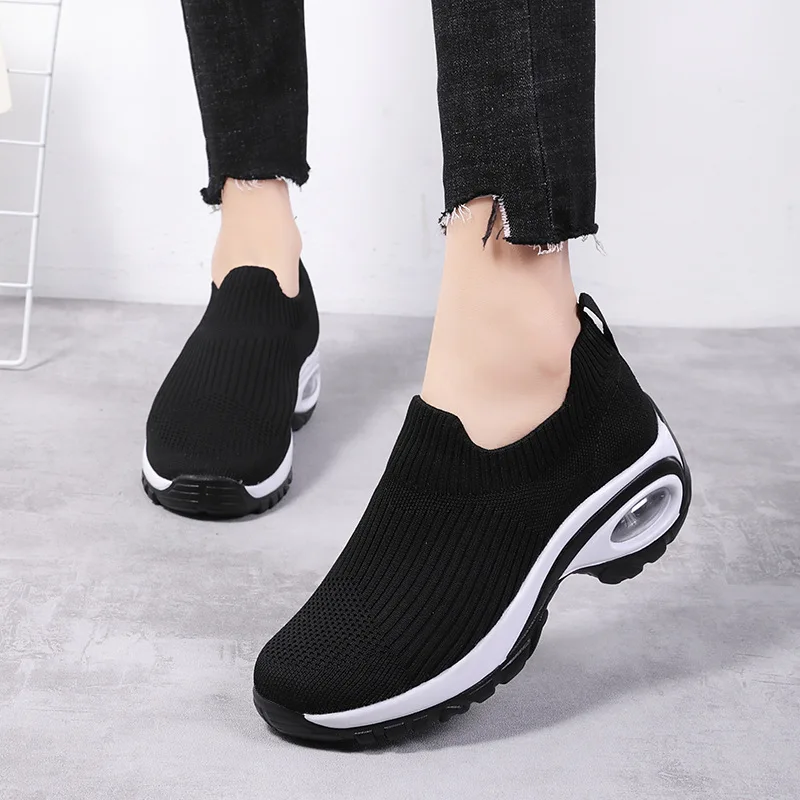 Casual Shoes 2023 New Thick Sole Running Shoes Women's Shoes Hair Comfortable Sports Shoes Breathable Lazy Shoes
Casual Shoes 2023 New Thick Sole Running Shoes Women's Shoes Hair Comfortable Sports Shoes Breathable Lazy Shoes
