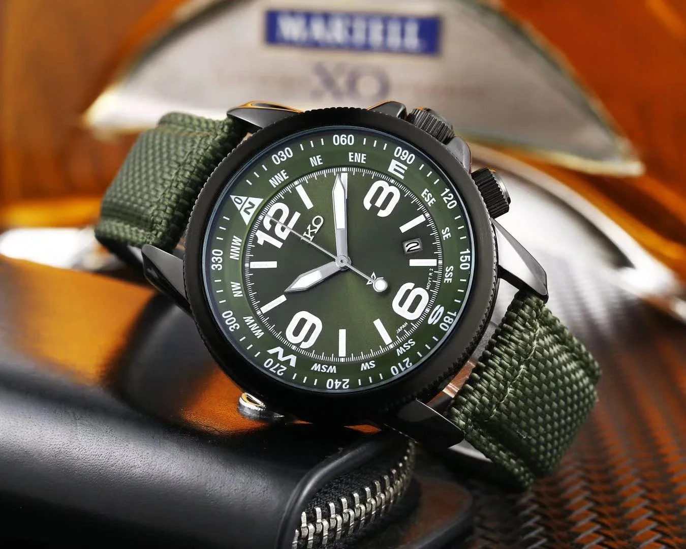Лидер продаж, модные и минималистичные кварцевые часы Seiko AAA + с календарем, изысканные Мужские часы с 3-контактным браслетом из сплава и нейлона
Лидер продаж, модные и минималистичные кварцевые часы Seiko AAA + с календарем, изысканные Мужские часы с 3-контактным браслетом из сплава и нейлона