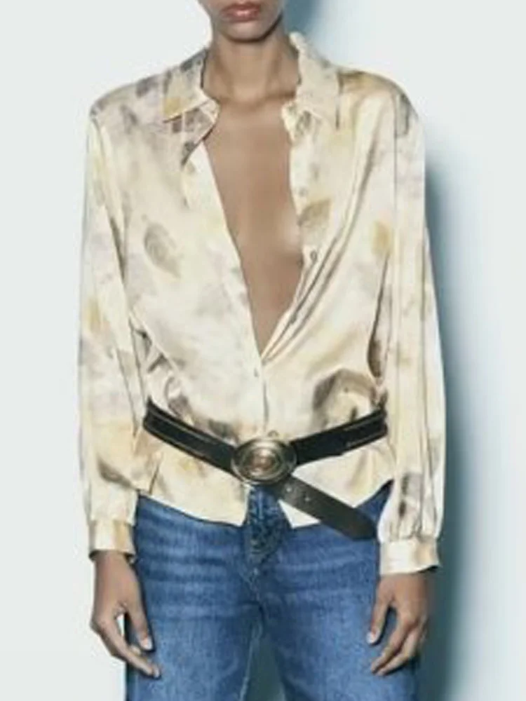 2023 Women Summer Shirts Blouses Tops Vintage Print Satin Loose Turn-down Collar Female Elegant Street Top Clothing
2023 Women Summer Shirts Blouses Tops Vintage Print Satin Loose Turn-down Collar Female Elegant Street Top Clothing