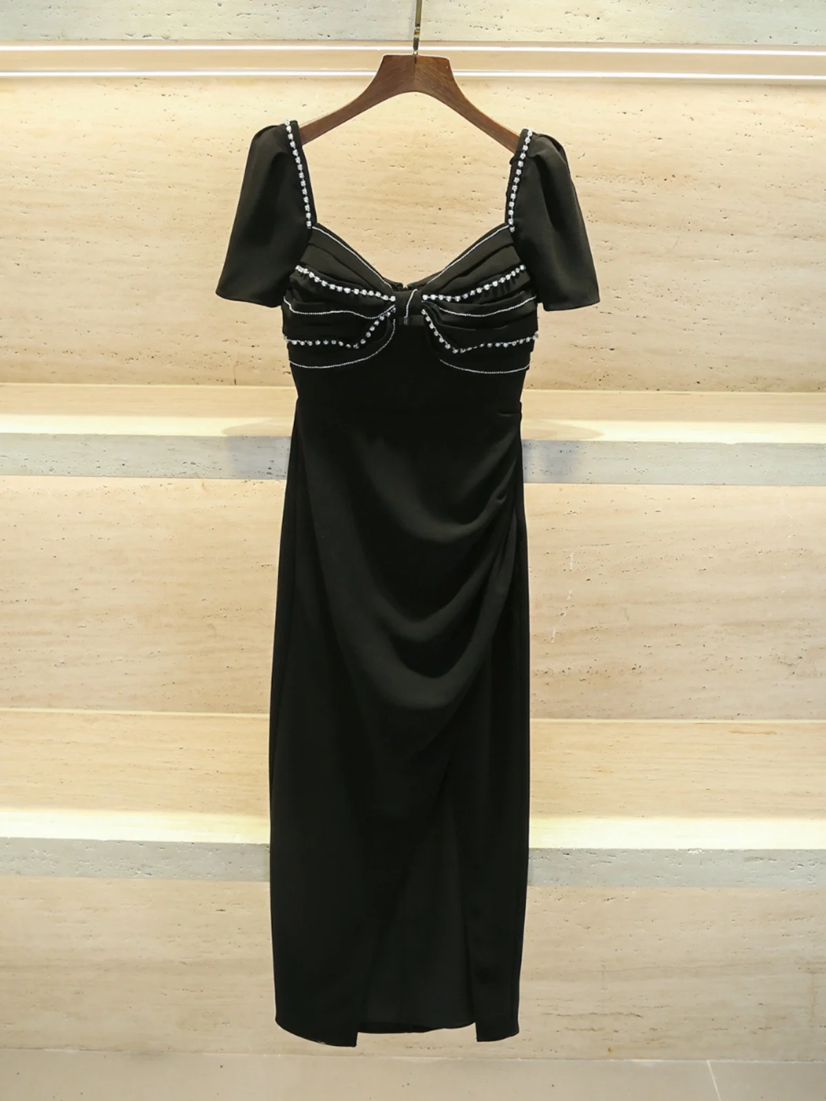 

Luxury Designer Brand Spring 2024 New Heavy Jewel Bow Heart Square Back Slit Dress Women