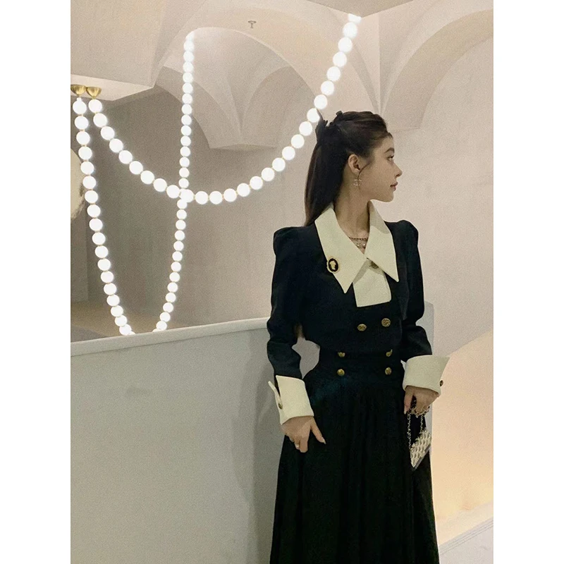 2023 French Style And Fashion Autumn Winter Suit Double-breasted Contrast Stitching Coat + High Waist Slim longuette Skirt Blaze
2023 French Style And Fashion Autumn Winter Suit Double-breasted Contrast Stitching Coat + High Waist Slim longuette Skirt Blaze