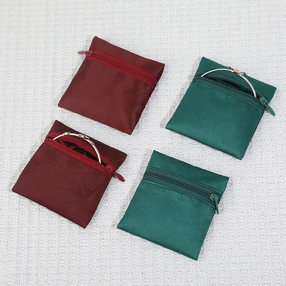 1 Pcs Cloth Gift Jewelry Storage Bag Portable Zipper Bag Necklace Ring Bracelet Packaging Pouch Earrings Watches Organizer Bag
1 Pcs Cloth Gift Jewelry Storage Bag Portable Zipper Bag Necklace Ring Bracelet Packaging Pouch Earrings Watches Organizer Bag