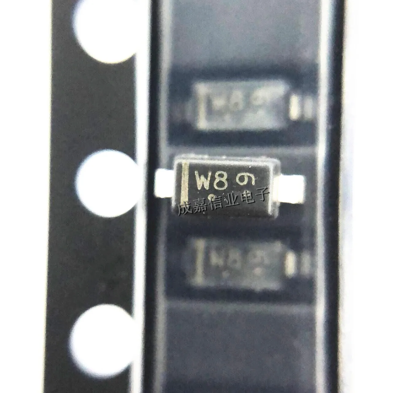 100 шт./лот LBZT52C5V1T1G SOD-123-2 маркировка; W8 диод стабилитра 5,1 В 5 мА 500 МВт диоды стабилитра поверхностного монтажа
100 шт./лот LBZT52C5V1T1G SOD-123-2 маркировка; W8 диод стабилитра 5,1 В 5 мА 500 МВт диоды стабилитра поверхностного монтажа