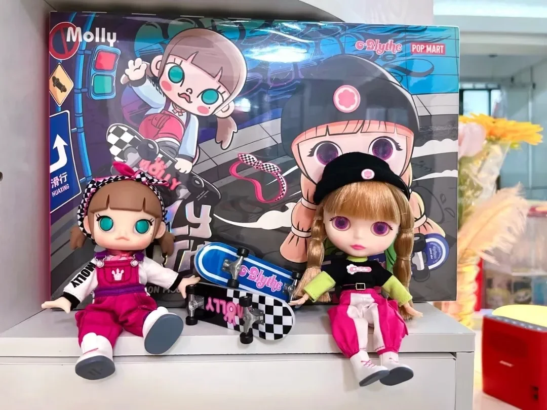 New Arrival Molly Blyth Bjd Doll Skateboard Slide Big Size Anime Doll Joint Body Toys Girl Gift Popmart Action Figure Gift 
New Arrival Molly Blyth Bjd Doll Skateboard Slide Big Size Anime Doll Joint Body Toys Girl Gift Popmart Action Figure Gift