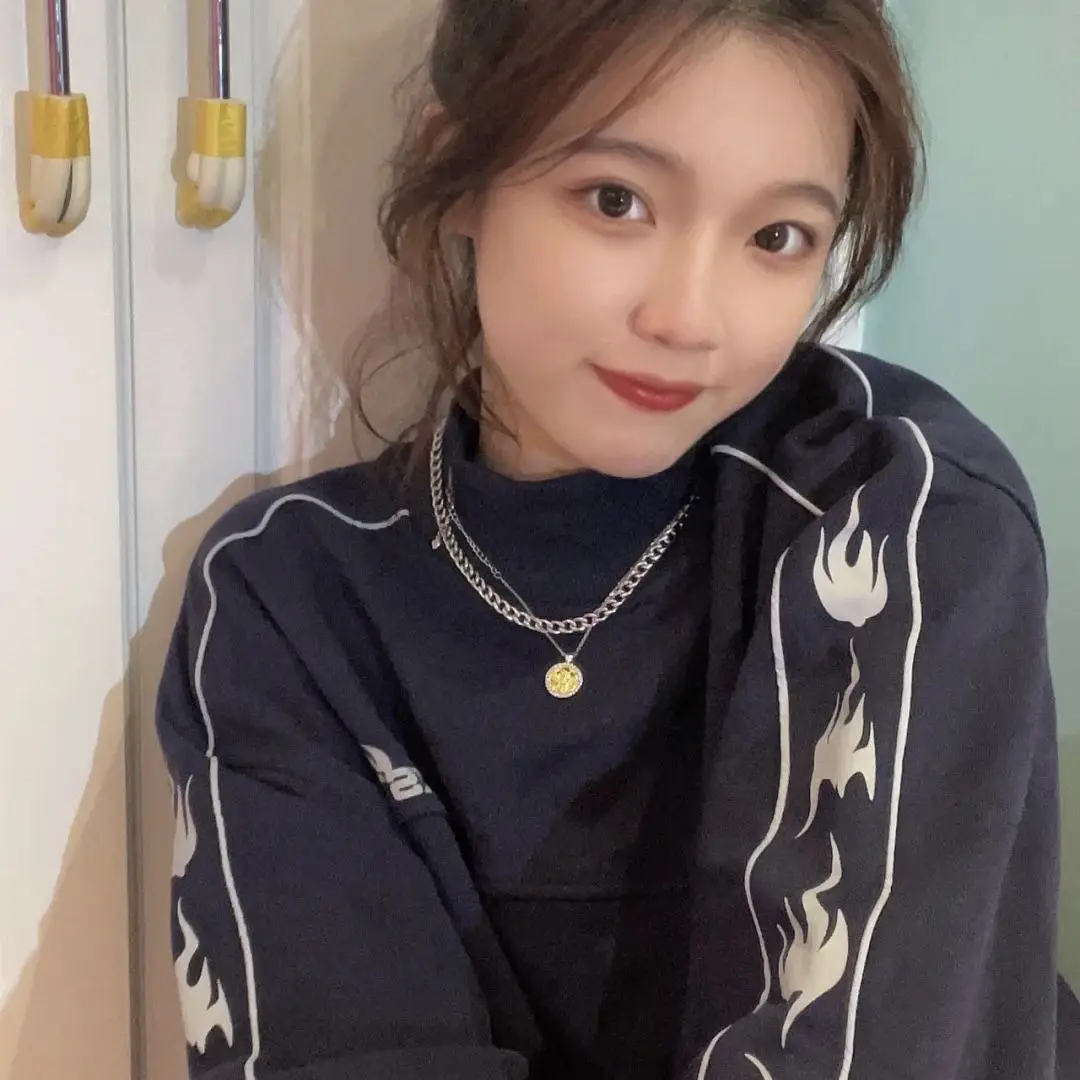 2022 spring tide brand string flame turtleneck sweater women's loose hip-hop trend couple long sleeves gothic sweatshirts
2022 spring tide brand string flame turtleneck sweater women's loose hip-hop trend couple long sleeves gothic sweatshirts