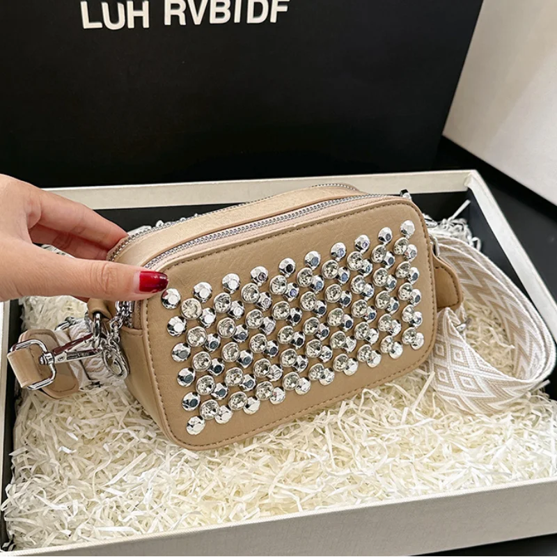 

Rivet Diamonds Crossbody Bags for Women Trend 2024 Wide Strap Woman Shoulder Bag High Quality Fashion Leather Small Square Bag