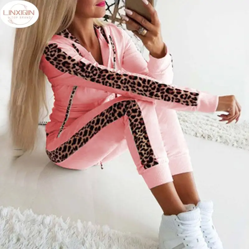 Осенне-зимний женский спортивный костюм из 2 предметов
Осенне-зимний женский спортивный костюм из 2 предметов