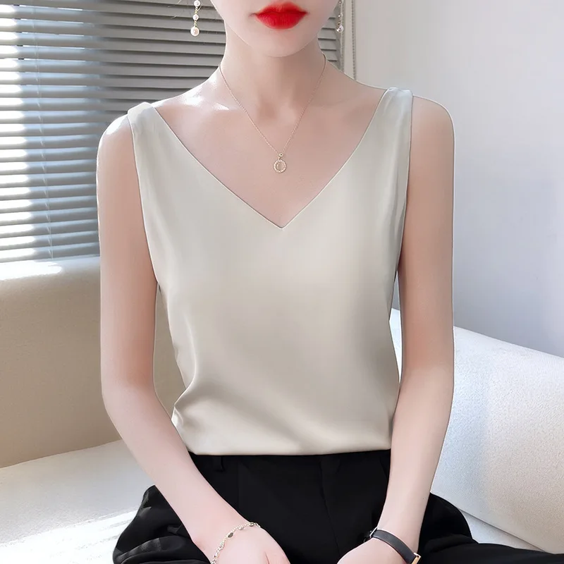 Black Satin Tank Top Women 2023 Summer Sexy V-neck Sleeveless Camisole Top Office Lady Fashion All-match White Basic Top
Black Satin Tank Top Women 2023 Summer Sexy V-neck Sleeveless Camisole Top Office Lady Fashion All-match White Basic Top