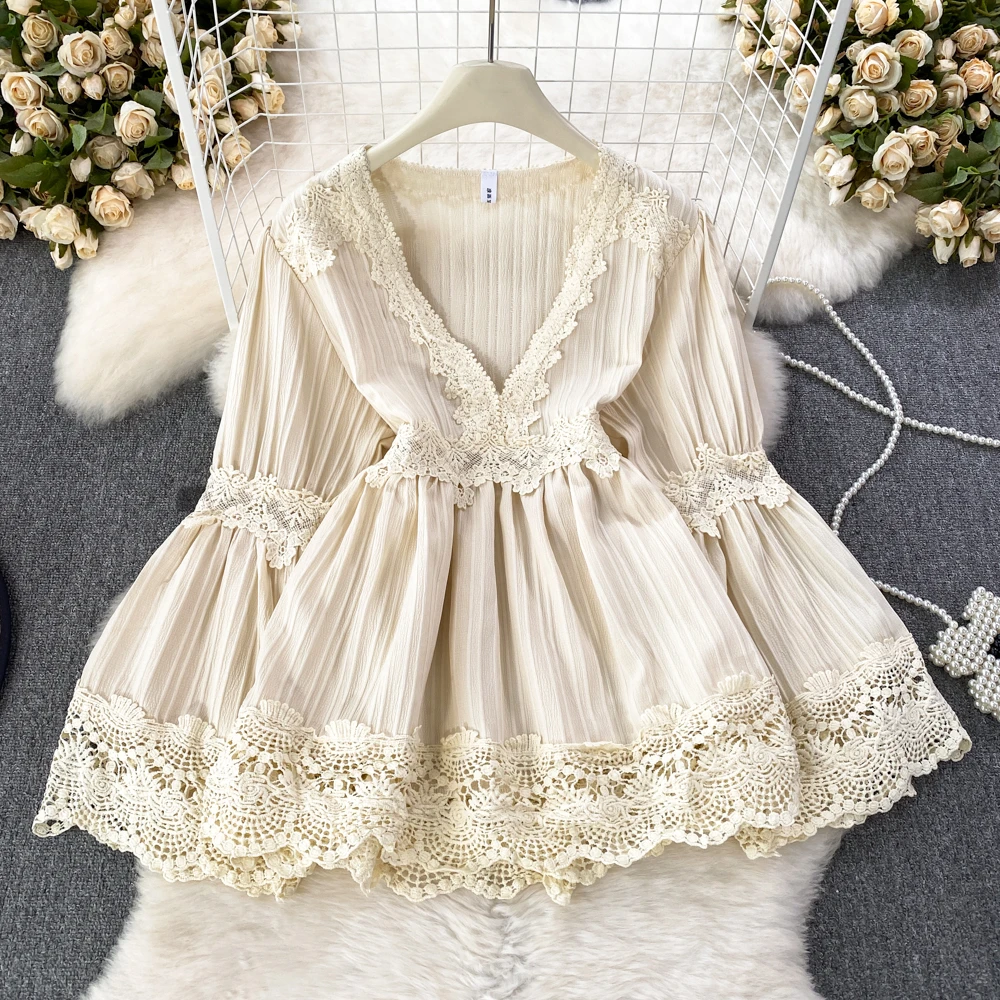 Clothland Women Elegant Lace Blouse V Neck Flare Sleeve Hollow Out Shirt Cute Sweet Casual Tops Blusa Mujer LA881
Clothland Women Elegant Lace Blouse V Neck Flare Sleeve Hollow Out Shirt Cute Sweet Casual Tops Blusa Mujer LA881