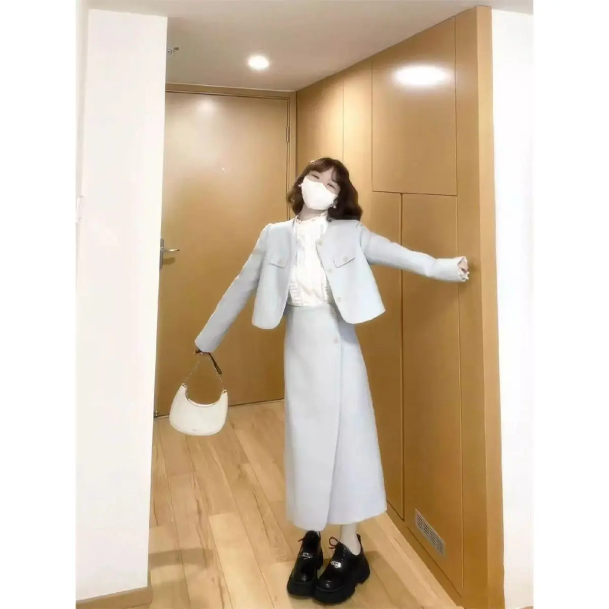 French Elegant Temperament Tweed Style Lady Two-piece Set Women Autumn New Fashion Stylish Short Coat Skirt Female Girl Suit Set
French Elegant Temperament Tweed Style Lady Two-piece Set Women Autumn New Fashion Stylish Short Coat Skirt Female Girl Suit Set