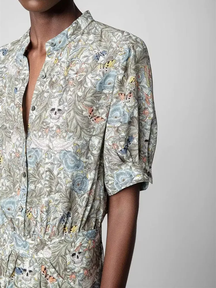 2024 New Lady Stand Collar Puff Sleeve Pleated Irregular Robe with Pockets Women Vintage Floral Skull Print Irregular Midi Dress
2024 New Lady Stand Collar Puff Sleeve Pleated Irregular Robe with Pockets Women Vintage Floral Skull Print Irregular Midi Dress