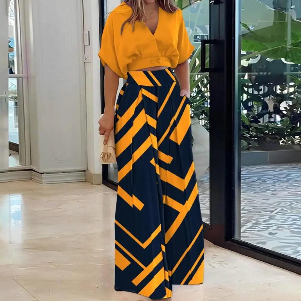 Charming Two-piece Set V Neck Shirt Wide Leg Pants Set with Color Matching Pockets for Women Short Sleeve High Waist Commute Top 
Charming Two-piece Set V Neck Shirt Wide Leg Pants Set with Color Matching Pockets for Women Short Sleeve High Waist Commute Top