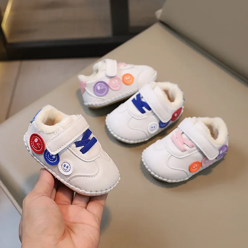 Winter 0-6-12 Months Male and Female Baby Walking Shoes with Soft Soles Cartoon Plush Cotton Shoes for One Year Old Infants
Winter 0-6-12 Months Male and Female Baby Walking Shoes with Soft Soles Cartoon Plush Cotton Shoes for One Year Old Infants