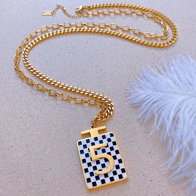 Titanium steel checkerboard lattice perfume bottle 5 Necklace women's chain double-layer Necklace Jewelry
Titanium steel checkerboard lattice perfume bottle 5 Necklace women's chain double-layer Necklace Jewelry