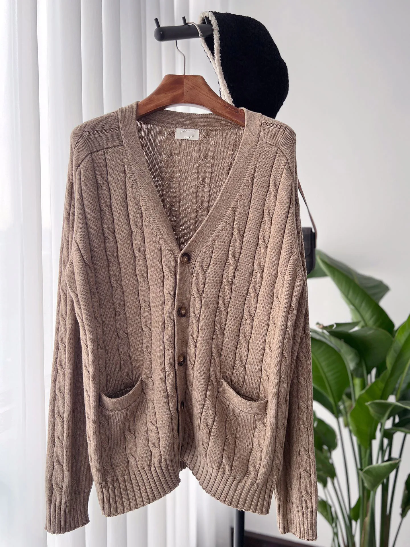 2023 Women's Clothing High quality sheep wool yarn delicate and comfortable cardigan Autumn Winter New 1219
2023 Women's Clothing High quality sheep wool yarn delicate and comfortable cardigan Autumn Winter New 1219