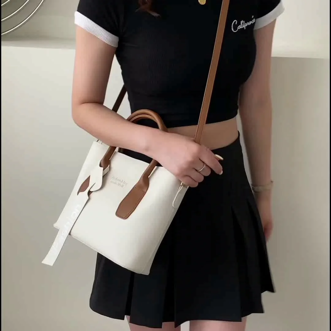 Women's PU Leather Bucket Bag 2023 Summer New Korean Versatile Tote Satchels Soft Bag Fashion Popular Crossbody Bags
Women's PU Leather Bucket Bag 2023 Summer New Korean Versatile Tote Satchels Soft Bag Fashion Popular Crossbody Bags