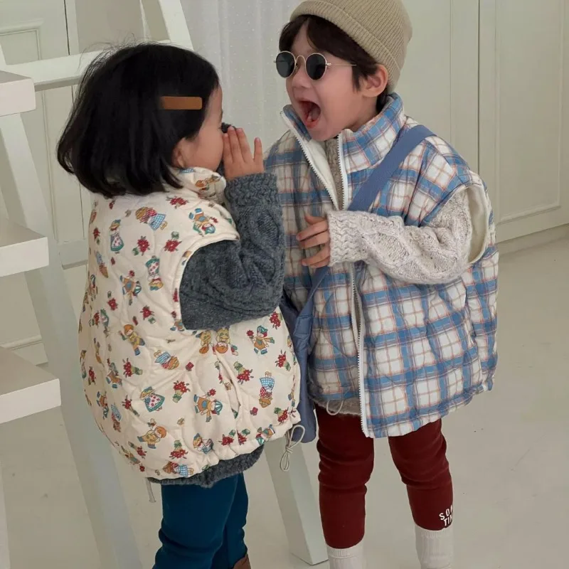 2023 Winter Kids cartoon plaid waistcoats boys Quilted zipper Turtleneck Vest girls Fleece Lining thicken warm Tops
2023 Winter Kids cartoon plaid waistcoats boys Quilted zipper Turtleneck Vest girls Fleece Lining thicken warm Tops