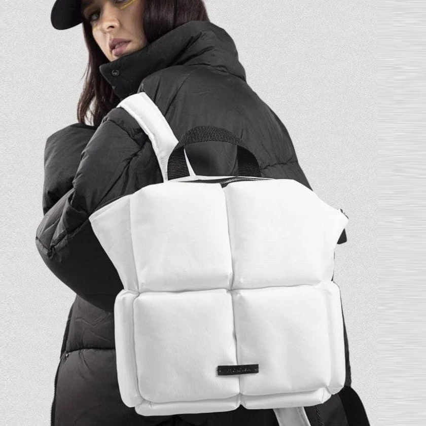 Fashion Versatile Women's Backpack Leisure Travel Street Trend Large Capacity Shoulder Bags Designer Solid Colors Lady Handbags
Fashion Versatile Women's Backpack Leisure Travel Street Trend Large Capacity Shoulder Bags Designer Solid Colors Lady Handbags