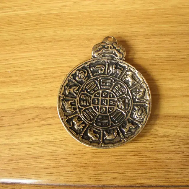 PN286-Grand pendentif amulette ronde en laiton pour homme, 12 signes du zodiaque chinois, 84mm, vintage, collection tibétaine 1