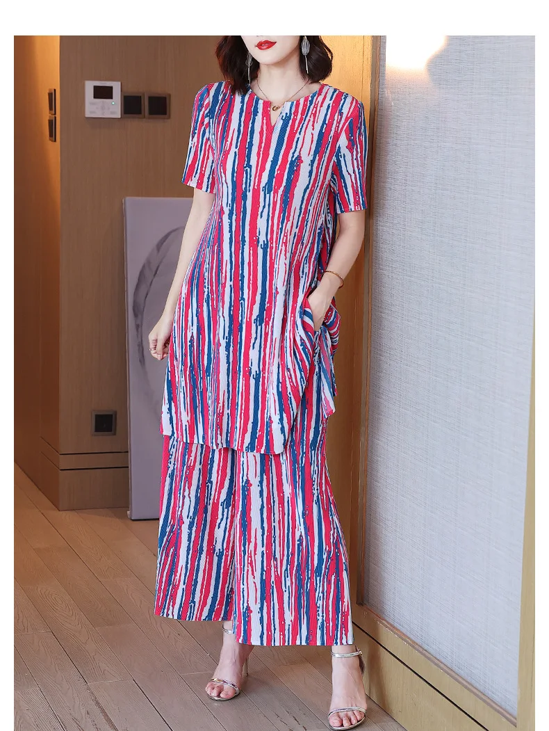 Лидер продаж, модная футболка миаке со складками и коротким рукавом + широкие брюки, костюм в полоску
Лидер продаж, модная футболка миаке со складками и коротким рукавом + широкие брюки, костюм в полоску