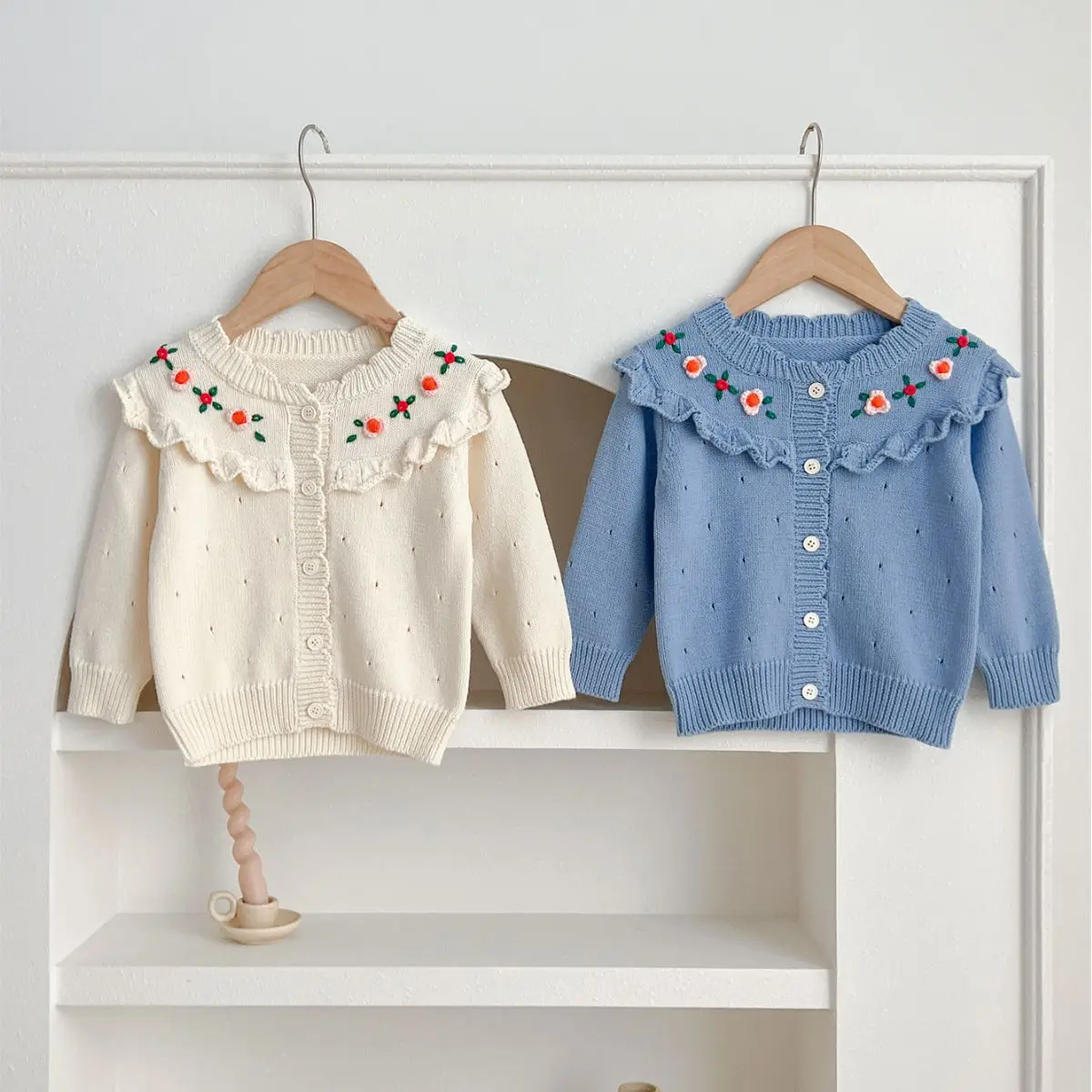 

Fashion Autumn Winter Baby Girls Knitted Sweaters White Blue Flower Decorated Curved Border Collar Hollow Out Coats Cardigans