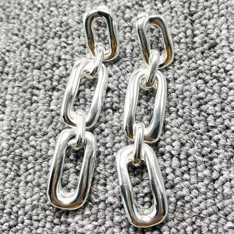 Hot selling original European and American exquisite fashion 925 plated silver creative luxury earrings jewelry gifts
Hot selling original European and American exquisite fashion 925 plated silver creative luxury earrings jewelry gifts