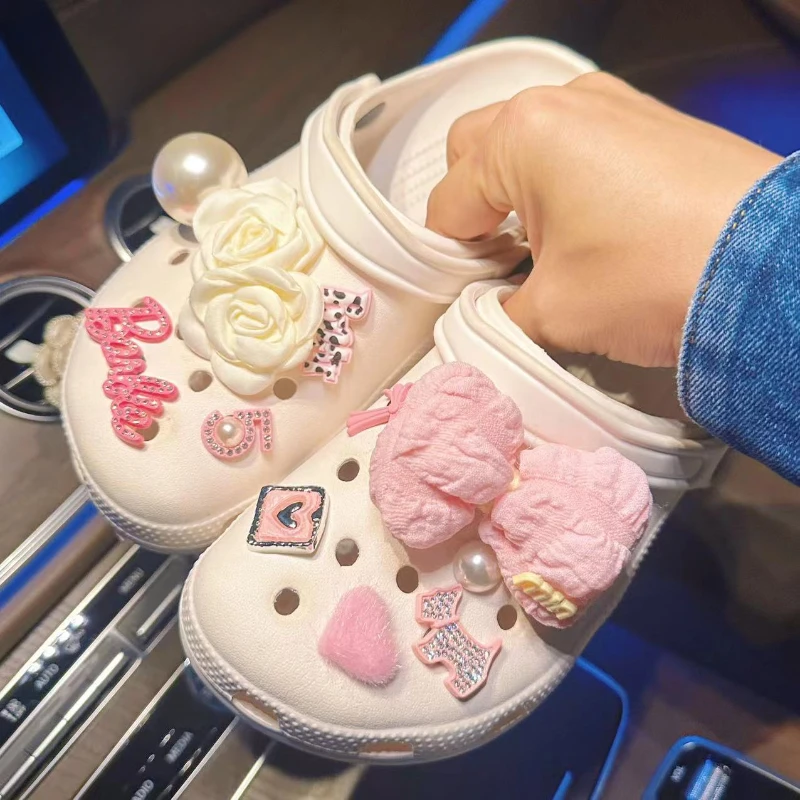 Hot Sales Cute Luxury Shoes Accesories Rhinestone Bling shoe Charms Metal Chain Shoe Decorations Diy Buckle Pearl Shoes Flower 
Hot Sales Cute Luxury Shoes Accesories Rhinestone Bling shoe Charms Metal Chain Shoe Decorations Diy Buckle Pearl Shoes Flower