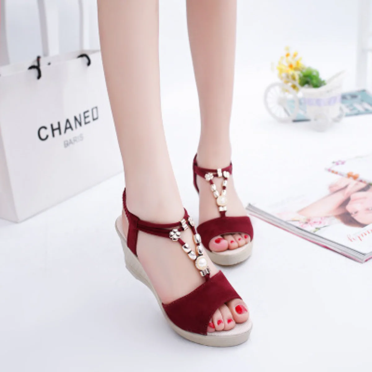 

Platform Shoes Sandales Femmes été 2023 Summer Beading Wedge Heightening Shoes Fashion Designer Luxury Casual 7CM Heels Pumps