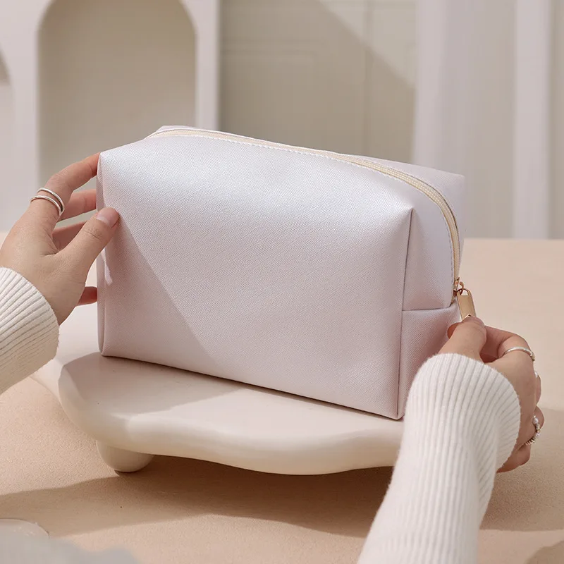 PU Leather Fashion Make Up Bag for Travel Women's Comestic Bag Large Capacity Portable Toiletry Bag with Zipper Makeup Organizer
PU Leather Fashion Make Up Bag for Travel Women's Comestic Bag Large Capacity Portable Toiletry Bag with Zipper Makeup Organizer