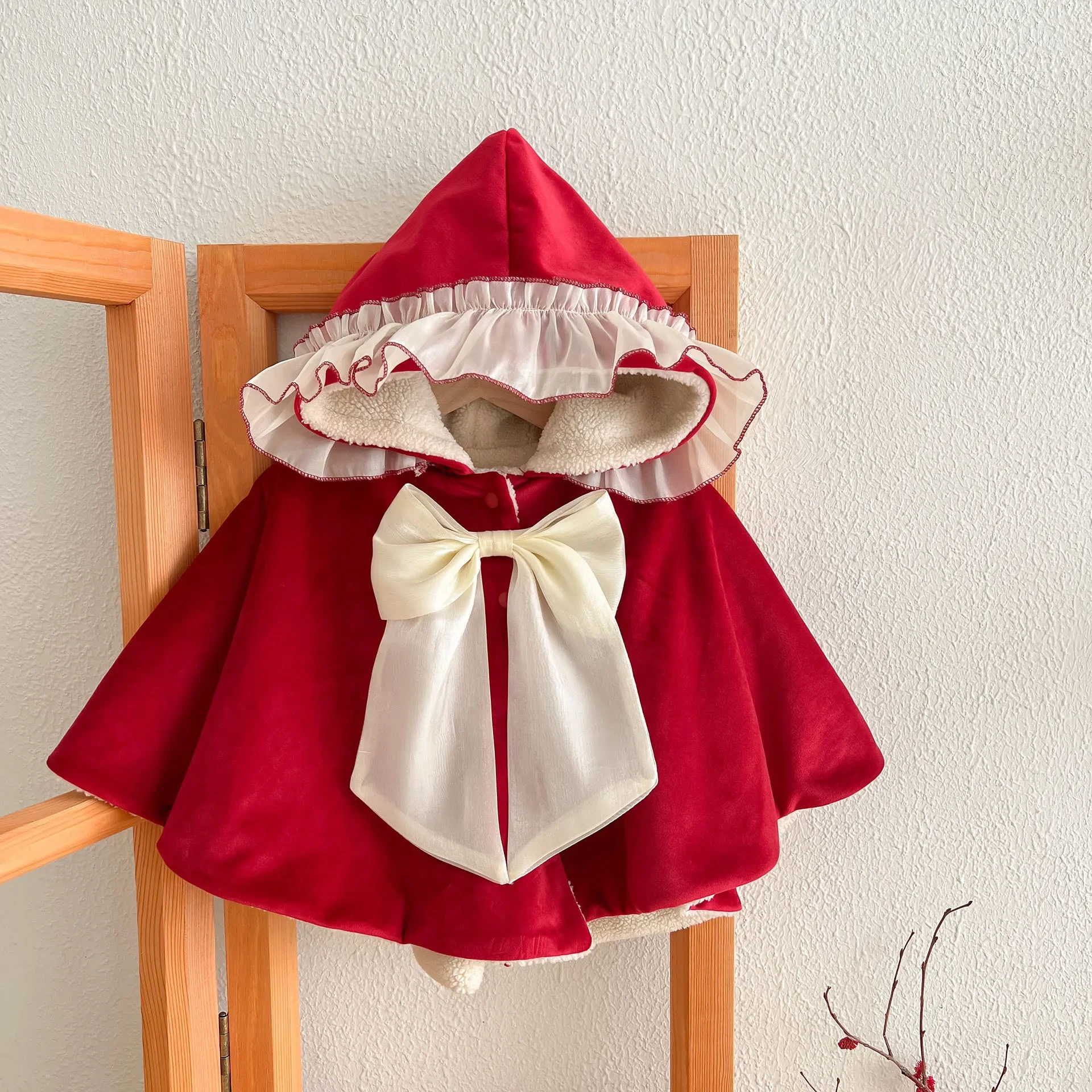 Baby Cloak Christmas Wear Clothes Red Color With Big Bow Windproof Velvet Outdoor Coat Winter Autumn Hoodies Shawl New Year
Baby Cloak Christmas Wear Clothes Red Color With Big Bow Windproof Velvet Outdoor Coat Winter Autumn Hoodies Shawl New Year