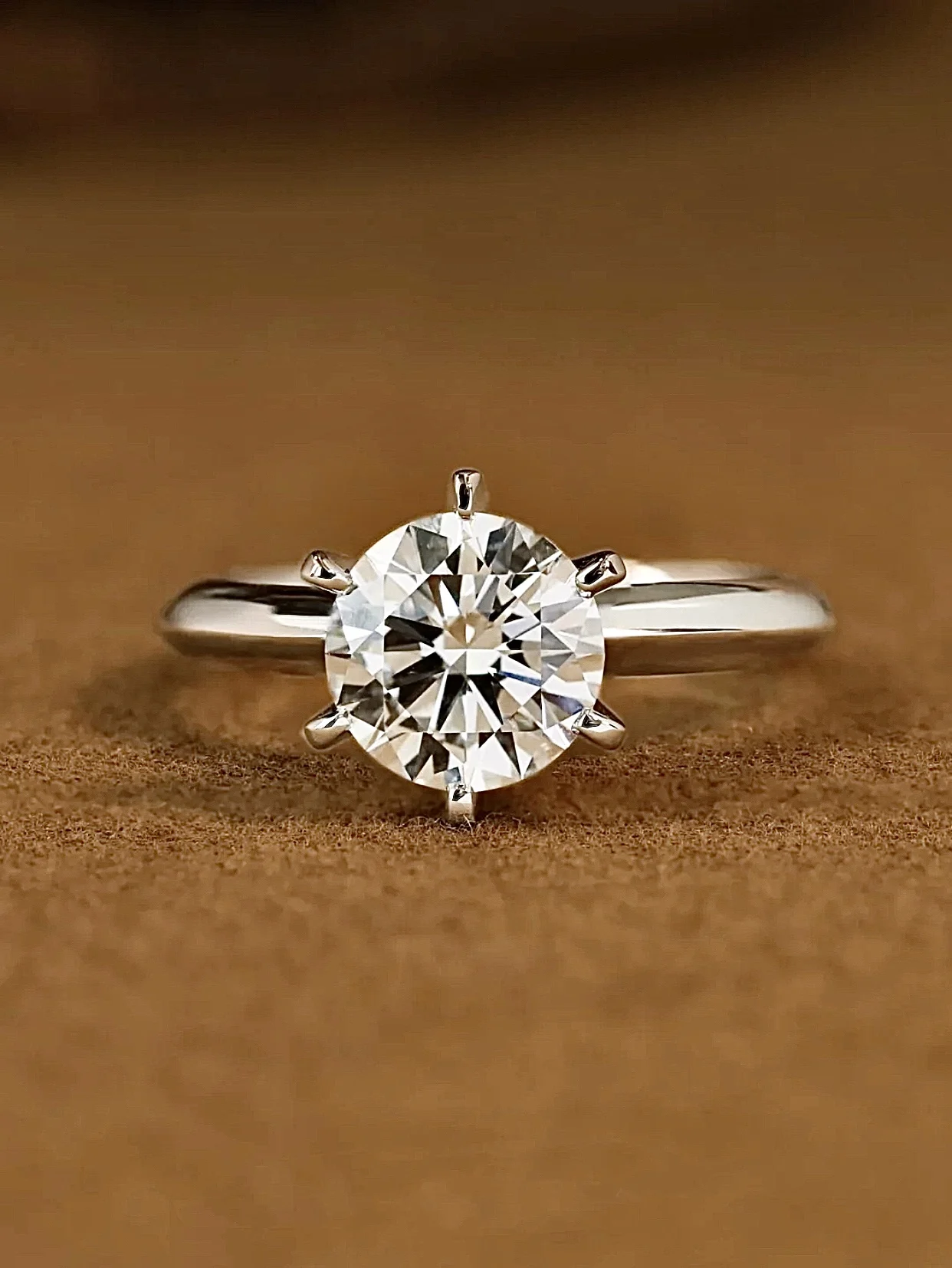D color Moissanite diamond ring 1 carat sterling silver couple ring man and woman a wedding ring to give his girlfriend
D color Moissanite diamond ring 1 carat sterling silver couple ring man and woman a wedding ring to give his girlfriend