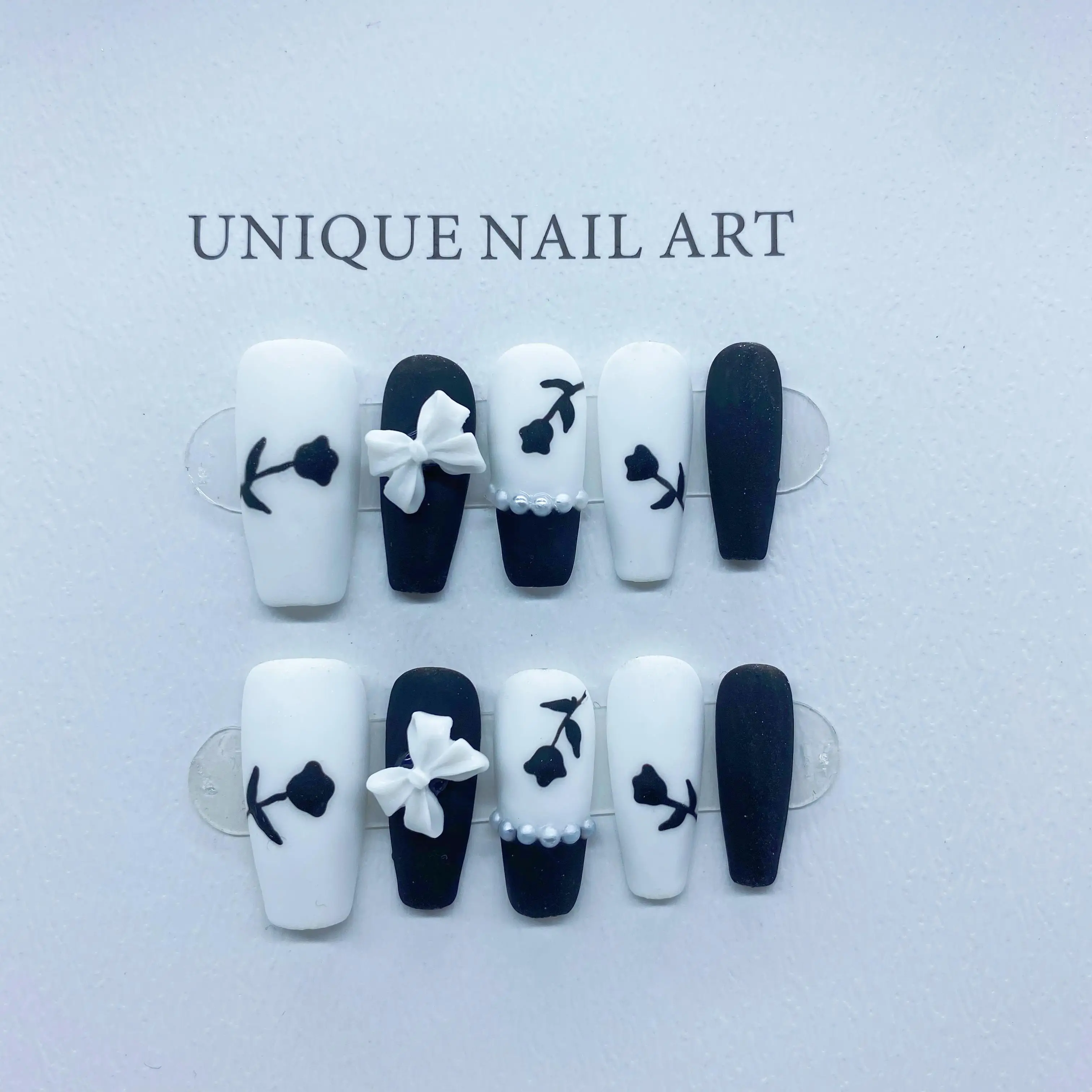 Hand-Painted Black and White Rose Elegant Detachable Reusable High-Quality White Handmade Press On Nails
Hand-Painted Black and White Rose Elegant Detachable Reusable High-Quality White Handmade Press On Nails