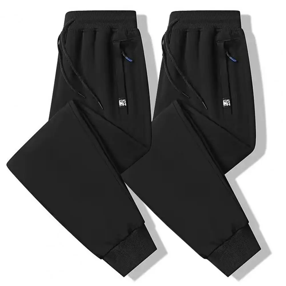 

It has pockets on both sides and zippers, so the items in the pockets will not be lost even when exercising.